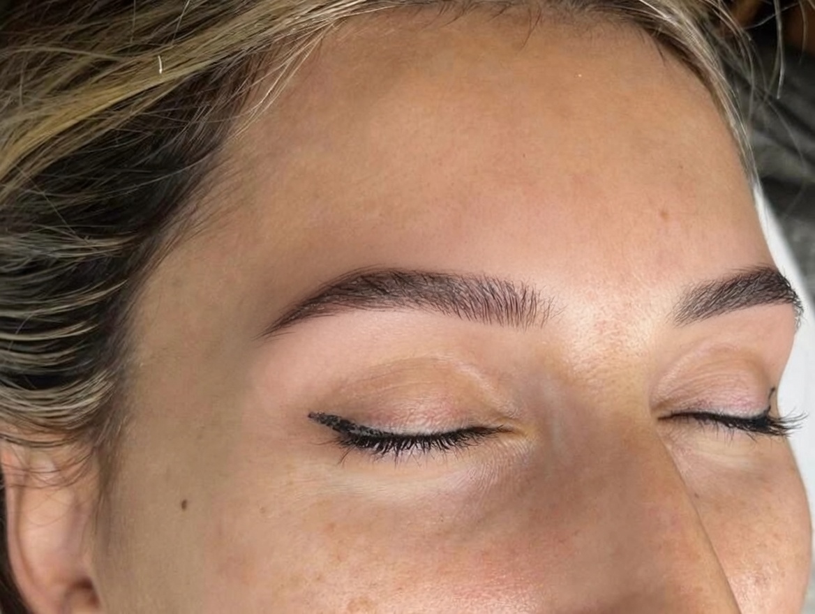 Después de micropigmentación de cejas Éclat by Verónica Díaz