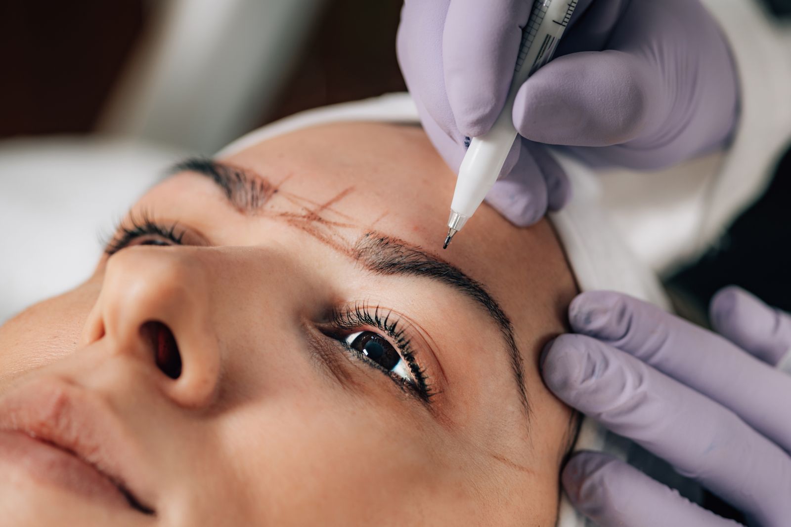 Micropigmentación de cejas en Éclat Tenerife